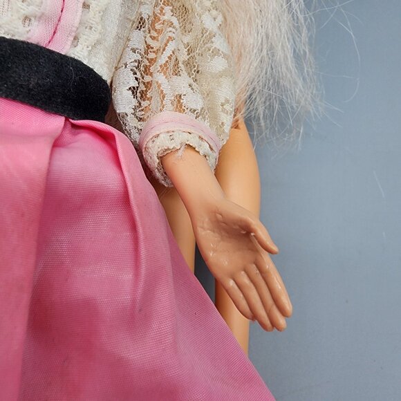 Vintage & Modern Barbie Dolls Lot of 4 + Outfits Pink Skirt Dress Lace 90s - Picture 14 of 16